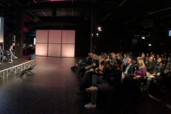 La sala piena e attenta durante gli speech
